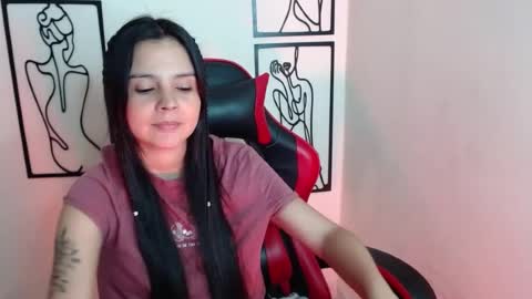 miarobinn_ online show from July 14, 4:12 pm