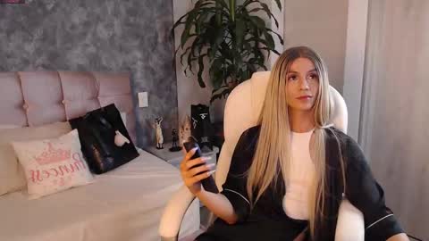 Snapshot of miaromanove_ss chatting on September 11, 6:25 am Mia Romanove online show from September 11, 6:25 am