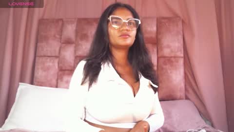 Snapshot of miasandoval_22 chatting on January 1, 9:31 pm miasaandovaal 22 online show from January 1, 9:31 pm