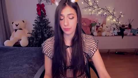 Snapshot of miasilk chatting on December 31, 7:31 am Miayna Silk online show from December 31, 7:31 am