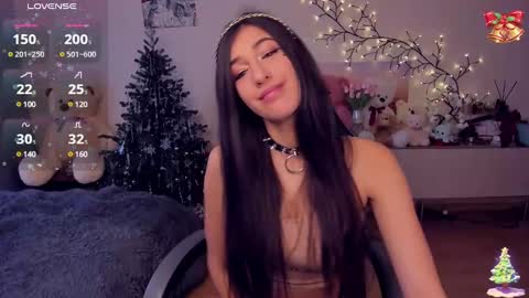 Snapshot of miasilk chatting on December 16, 8:41 am Miayna Silk online show from December 16, 8:41 am