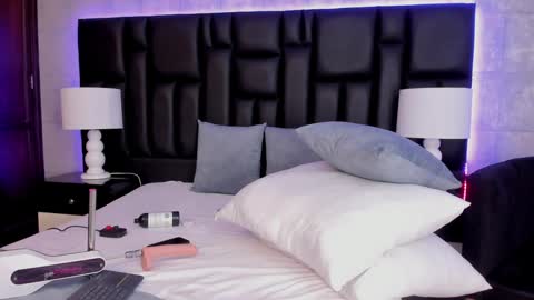 Mia Sweetth online show from December 5, 6:59 am