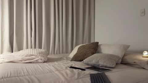 Mia online show from February 8, 1:09 am