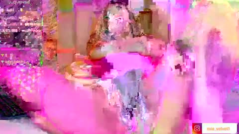 miavelvett online show from September 24, 2:07 am