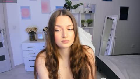 Mia online show from September 20, 3:31 am