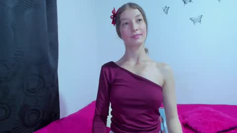 Snapshot of miavolkova_ chatting on March 6, 4:08 am Chloe online show from March 6, 4:08 am