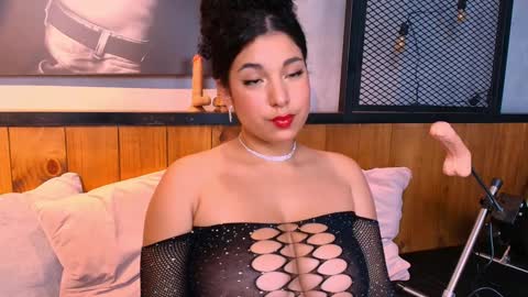 Mia online show from January 31, 3:00 pm