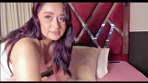 Snapshot of micaelahott_ chatting on September 17, 4:49 am micaelahott_ online show from September 17, 4:49 am