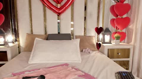 Snapshot of micaelahott_ chatting on February 3, 3:09 am micaelahott_ online show from February 3, 3:09 am