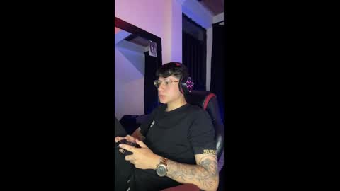 michael independent model  online show from December 6, 10:24 pm