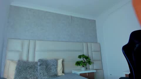 Michael online show from October 16, 5:07 am