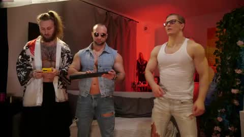 michaelbradley_for_u online show from March 29, 6:09 pm