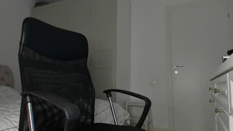 MichaelEvansx online show from June 29, 9:58 pm