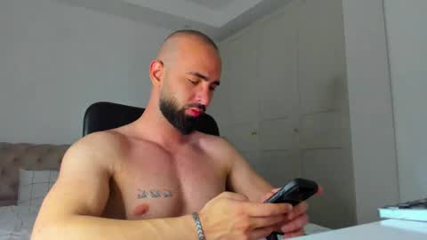 MichaelEvansx online show from May 15, 9:44 pm
