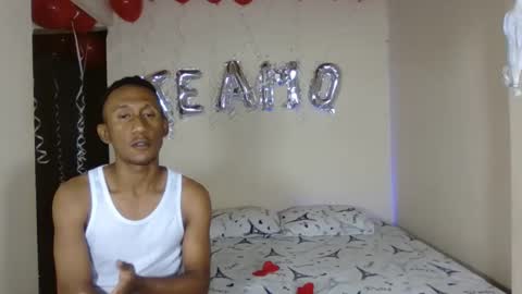 Snapshot of micheldelatorre69 chatting on February 16, 12:19 am MichelandDavid online show from February 16, 12:19 am