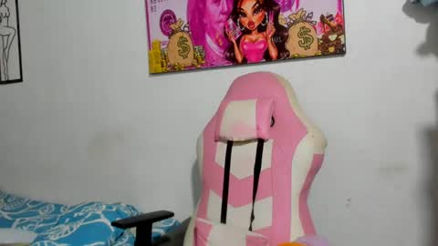 michell_smiths online show from July 19, 4:48 am