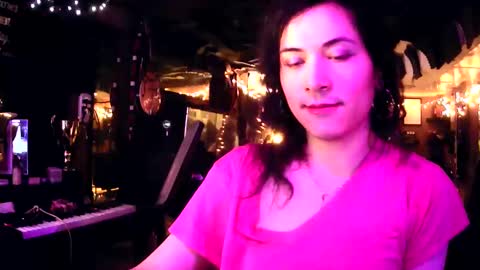 Snapshot of michelle_flowers chatting on December 30, 8:15 pm michelle_flowers online show from December 30, 8:15 pm