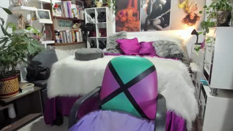 Snapshot of michelleapihel chatting on February 21, 11:21 pm michelle apihel online show from February 21, 11:21 pm