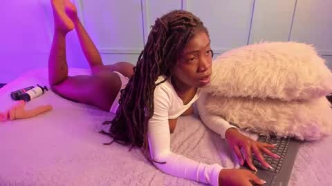 michellepose online show from September 26, 12:46 pm