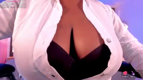 michellepreston_ online show from July 3, 12:10 pm
