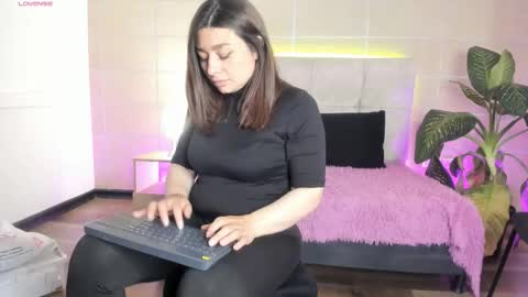 michonne_09 online show from December 4, 2:44 am