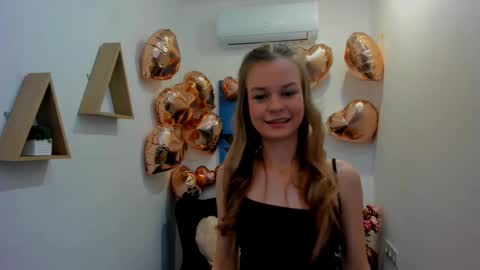 midnighteaura online show from February 12, 11:25 am