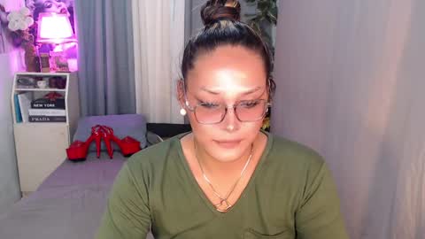 Snapshot of midnightraven27 chatting on December 2, 9:12 pm Dont forget to follow online show from December 2, 9:12 pm