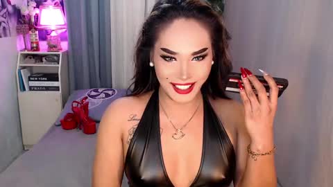 Snapshot of midnightraven27 chatting on December 21, 2:58 pm Dont forget to follow online show from December 21, 2:58 pm