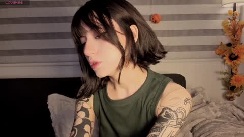 midori__san online show from December 4, 1:05 am