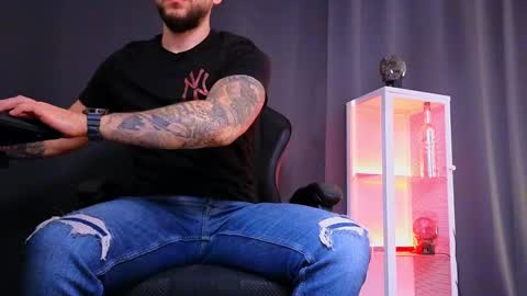 MightyAaron online show from February 26, 7:34 am