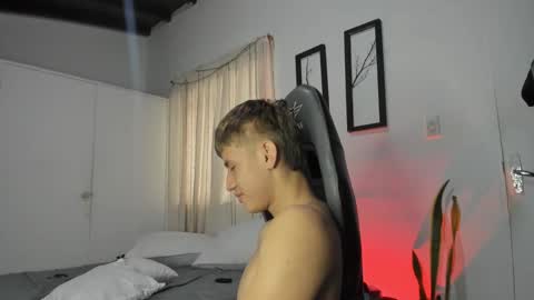 Snapshot of miguel_hz chatting on February 5, 6:37 pm Miguel Hernandez online show from February 5, 6:37 pm