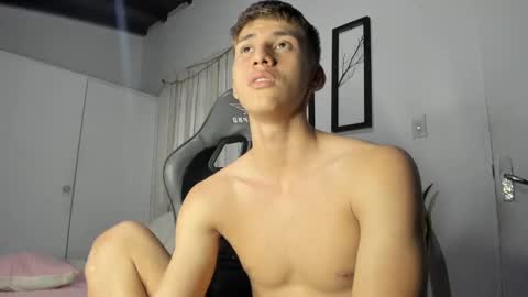 Snapshot of miguel_hz chatting on January 29, 9:39 pm Miguel Hernandez online show from January 29, 9:39 pm