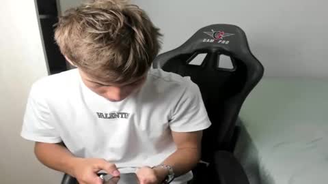 Miguel Hernandez online show from October 8, 6:47 pm