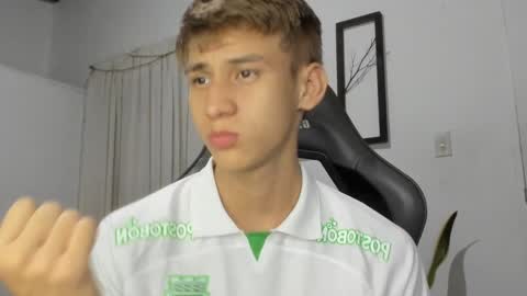 Snapshot of miguel_hz chatting on February 21, 10:50 am Miguel Hernandez online show from February 21, 10:50 am