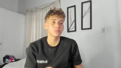 Snapshot of miguel_hz chatting on February 27, 4:32 pm Miguel Hernandez online show from February 27, 4:32 pm