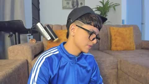 miguel_turqueza online show from May 24, 8:32 am