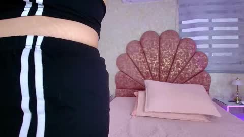 Mia  online show from December 17, 12:12 pm