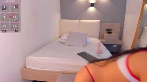 Mia online show from November 30, 3:52 pm