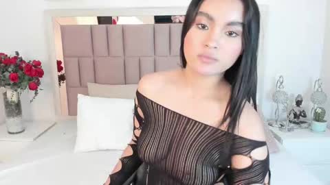 Mia  online show from March 7, 7:05 pm