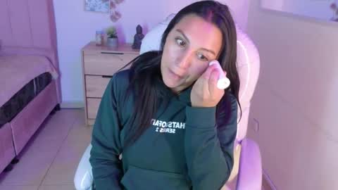 M I I A     online show from May 28, 8:51 pm