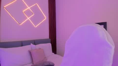 Mia  online show from March 2, 1:29 pm