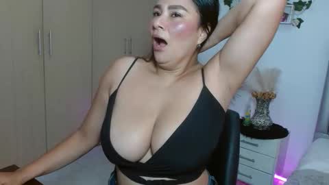 miiaa_k online show from June 2, 9:44 am