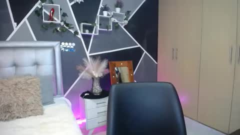 miiaa_k online show from October 29, 5:42 am