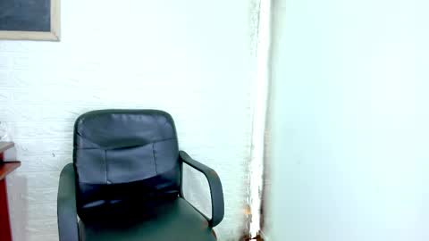 Snapshot of miiss_evaa chatting on February 17, 11:23 am miiss_evaa online show from February 17, 11:23 am