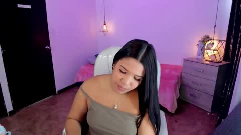 miiss_greyy online show from October 14, 12:41 pm