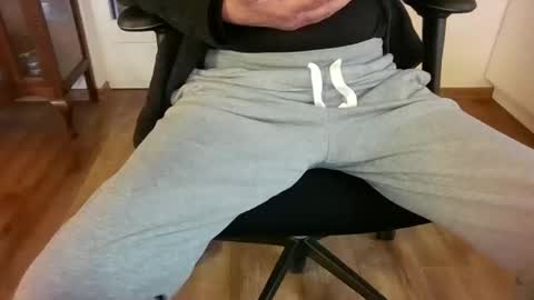 mik online show from November 10, 11:46 am