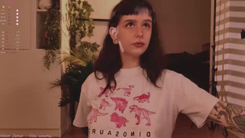 mika_moon_ online show from September 30, 4:17 pm