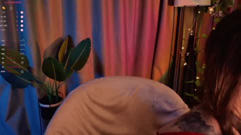 mika_moon_ online show from January 26, 12:47 am
