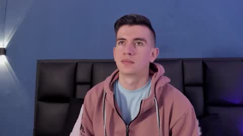 mikael online show from October 2, 4:22 am