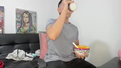 mike3xxx online show from October 31, 2:45 am